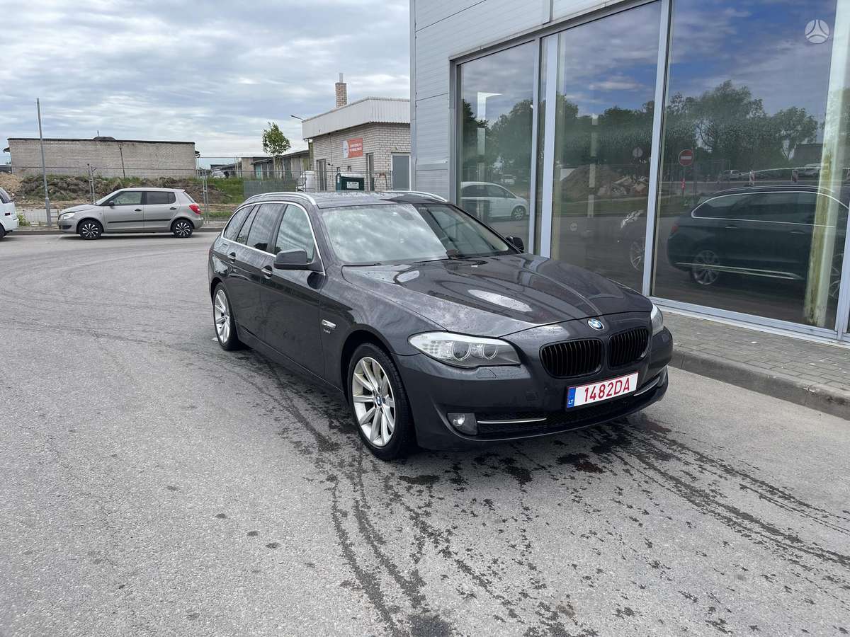 BMW 530 2012 — rear view