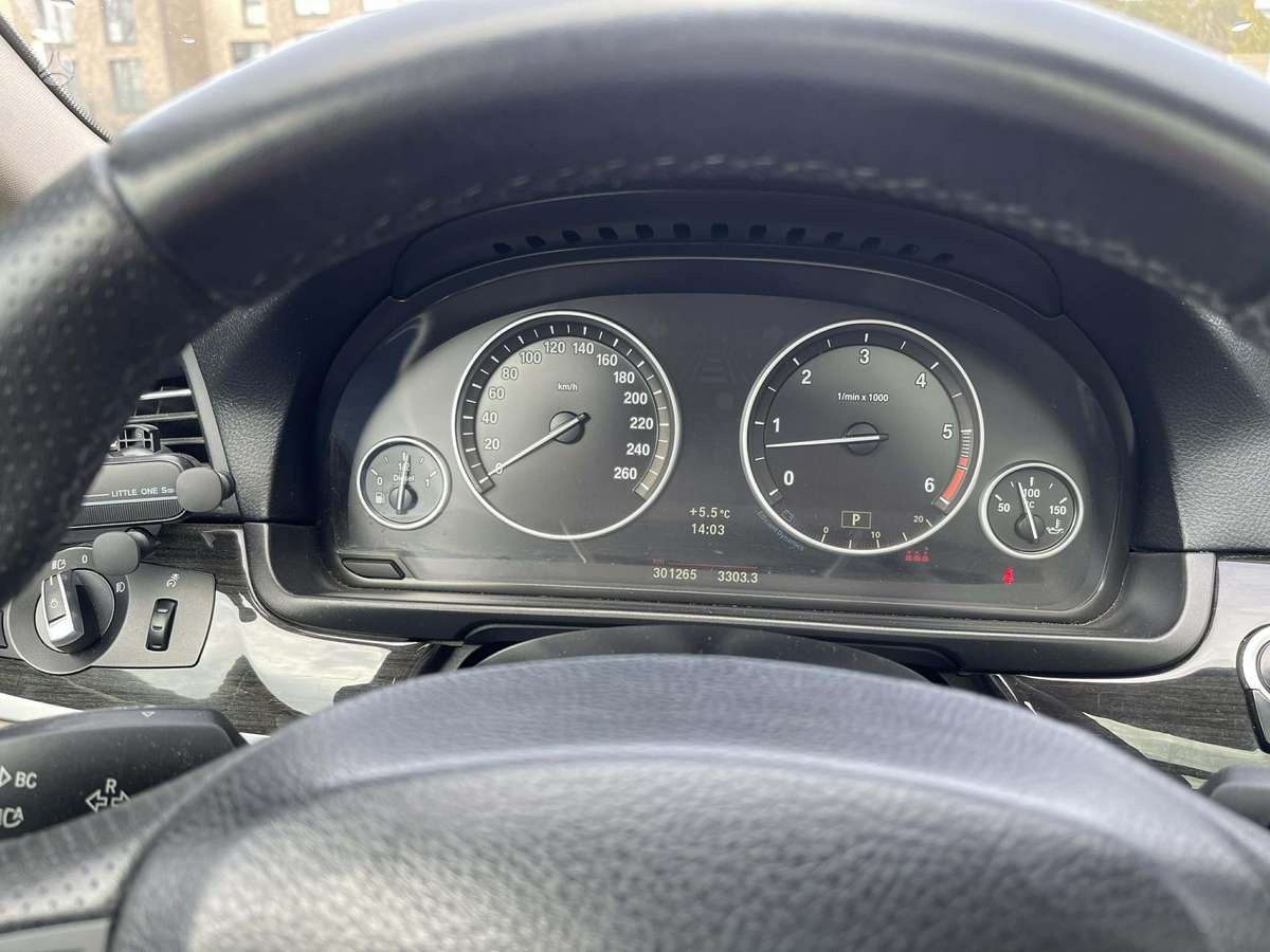 BMW 530 2012 — photo 8