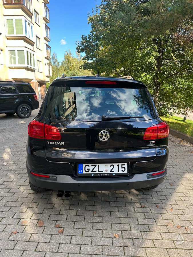 Volkswagen Tiguan 2013 — rear view
