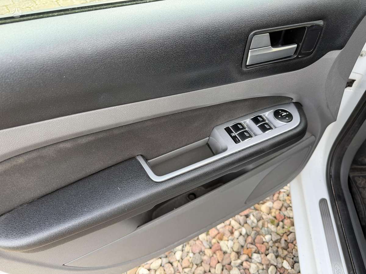 Ford Focus 2008 — photo 16