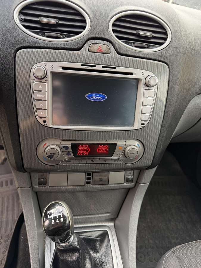 Ford Focus 2008 — photo 17