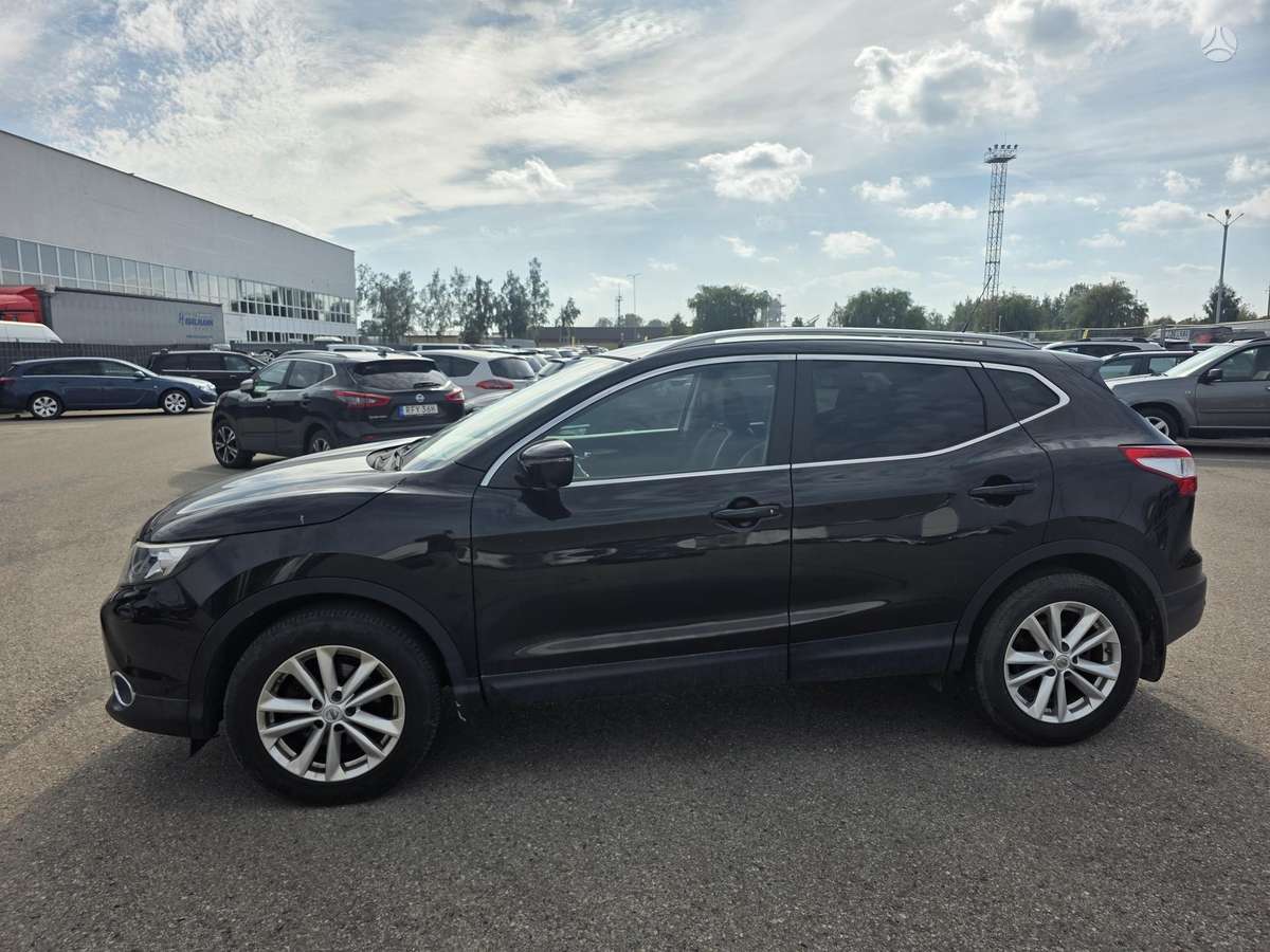 Nissan Qashqai 2015 — interior