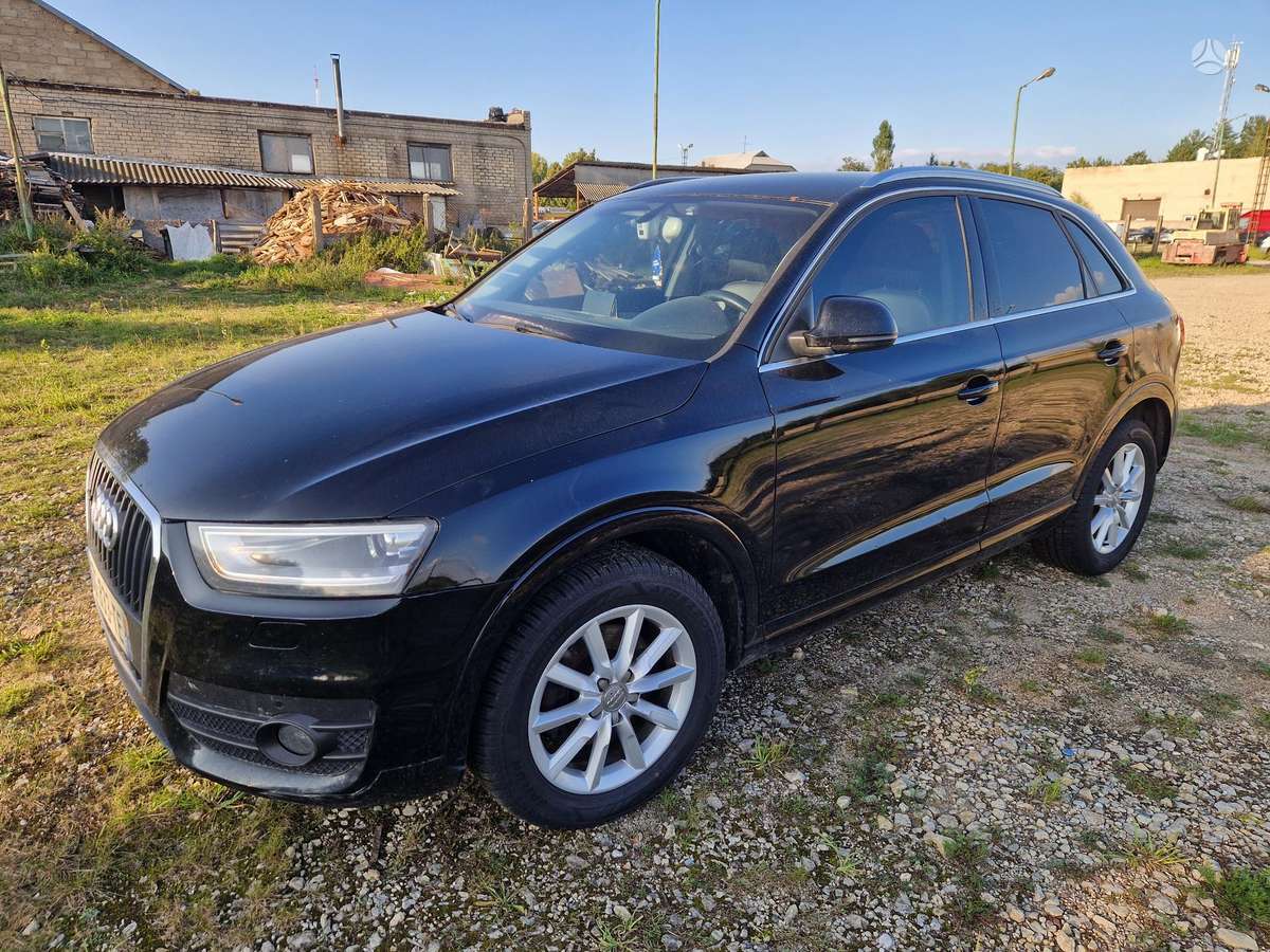 Audi Q3 2013 — interior