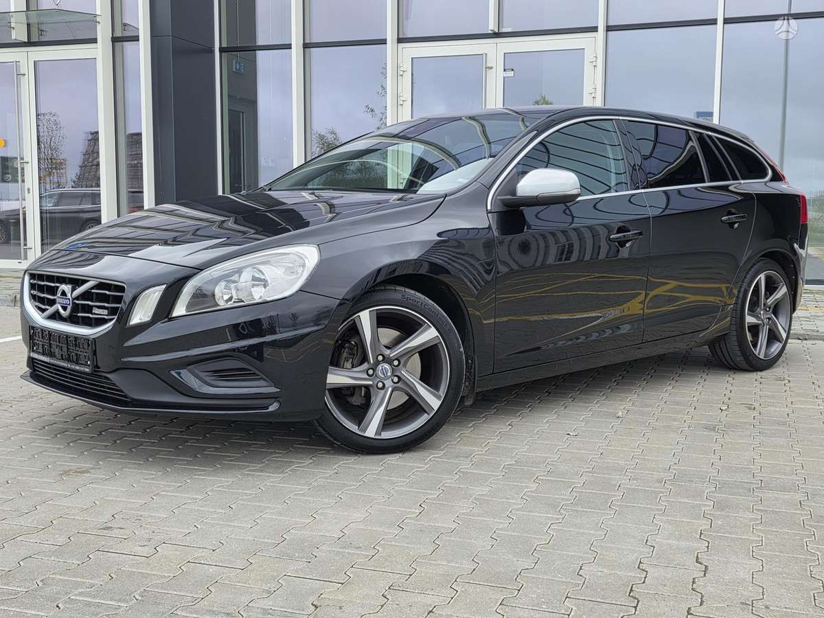 Volvo V60 2011 — салон