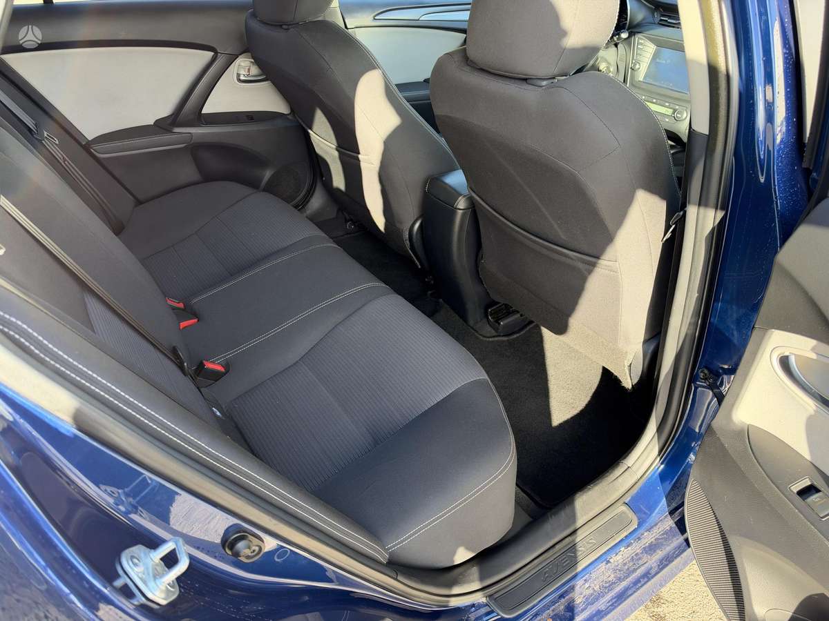 Toyota Avensis 2015 — photo 11