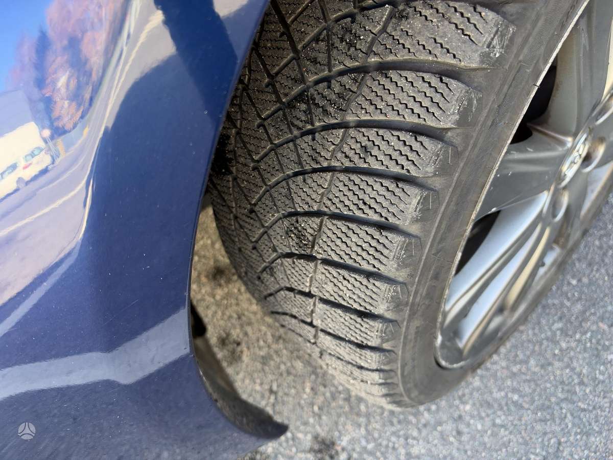 Toyota Avensis 2015 — photo 16