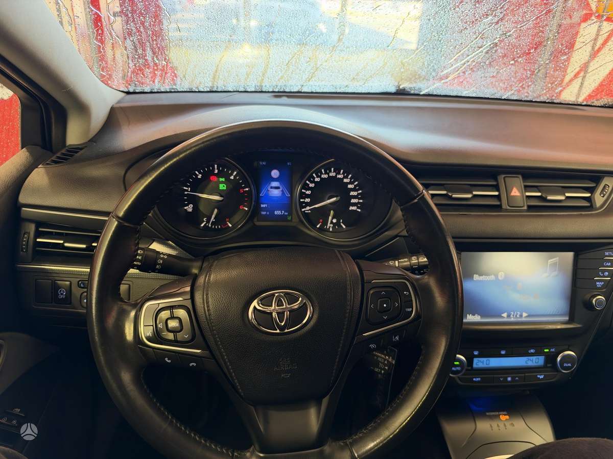Toyota Avensis 2015 — photo 17