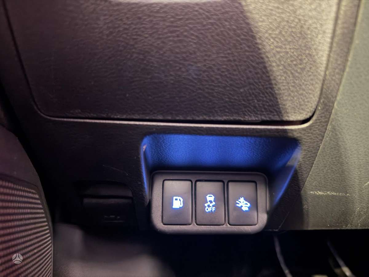Toyota Avensis 2015 — photo 18