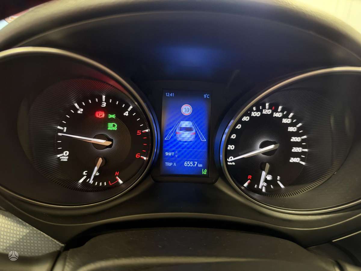 Toyota Avensis 2015 — photo 19
