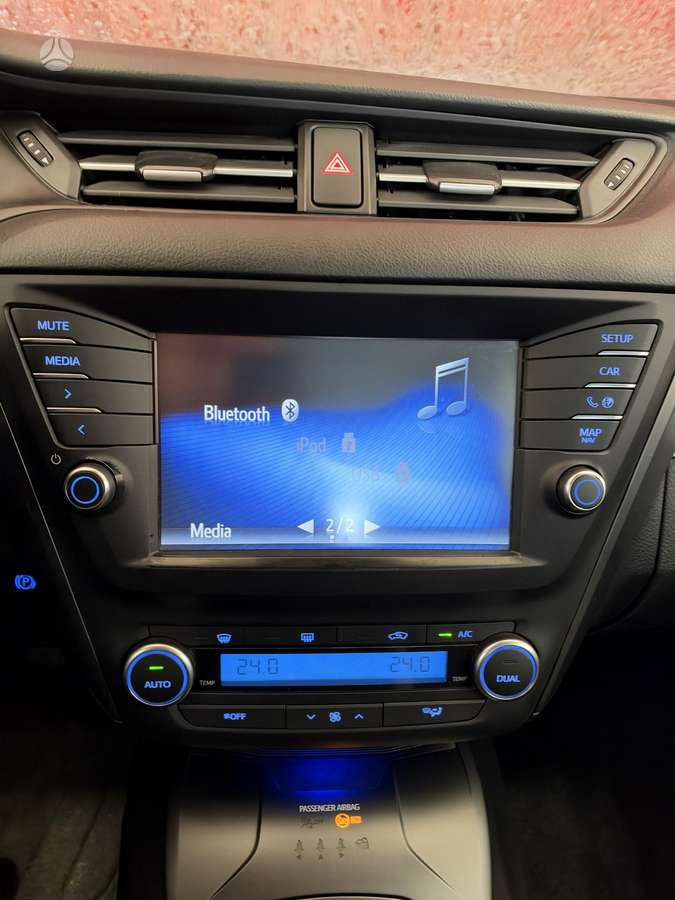 Toyota Avensis 2015 — photo 20