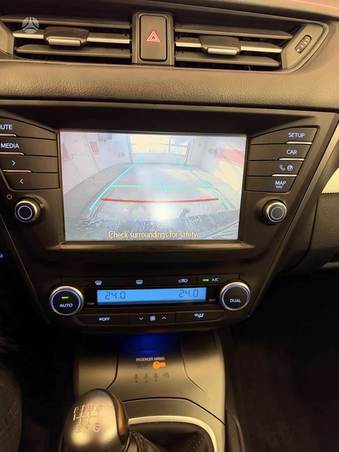 Toyota Avensis 2015 — photo 21
