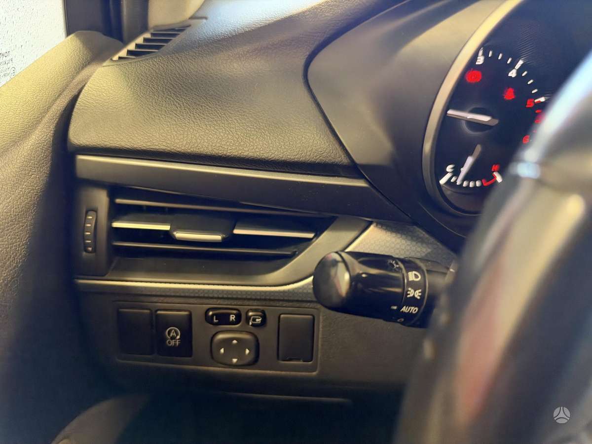 Toyota Avensis 2015 — photo 23