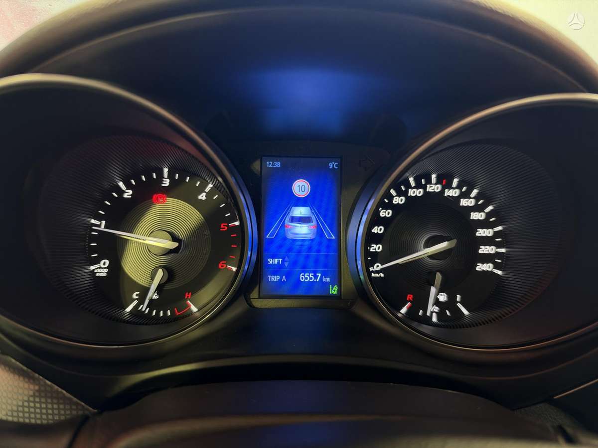 Toyota Avensis 2015 — photo 24