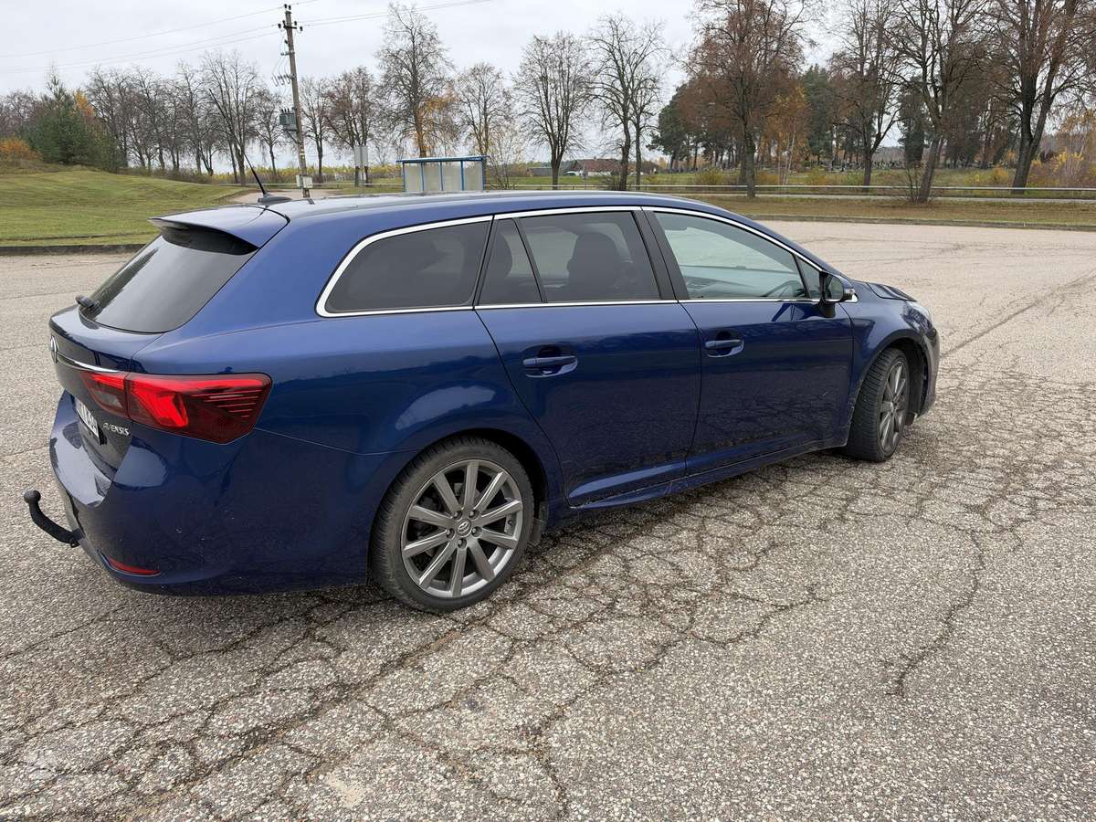 Toyota Avensis 2015 — engine 1600 cm³, 111 HP (82kW)