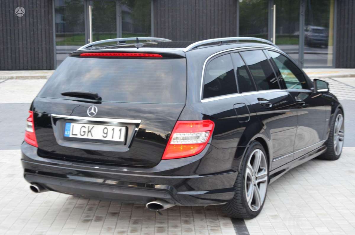 Mercedes-Benz C350 2009 — photo 11
