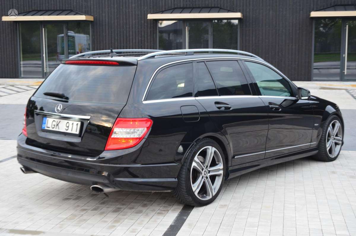 Mercedes-Benz C350 2009 — photo 12