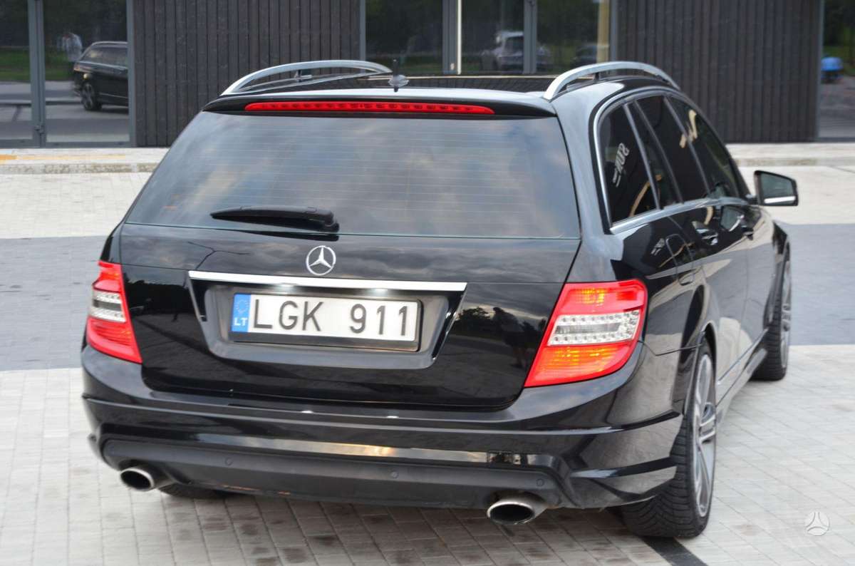 Mercedes-Benz C350 2009 — photo 13