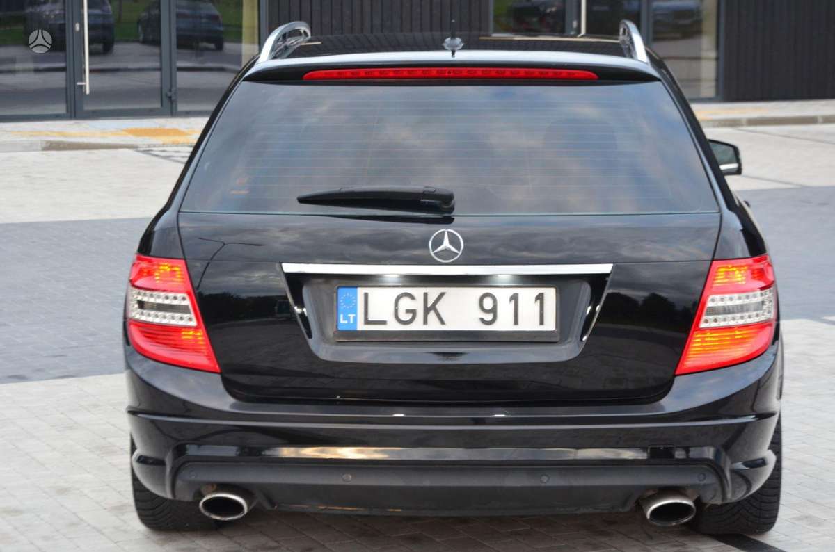 Mercedes-Benz C350 2009 — photo 14