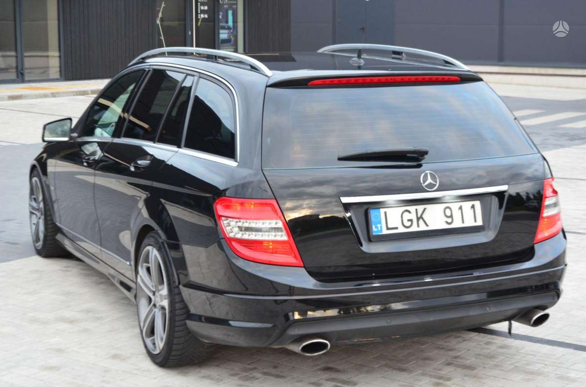 Mercedes-Benz C350 2009 — photo 15