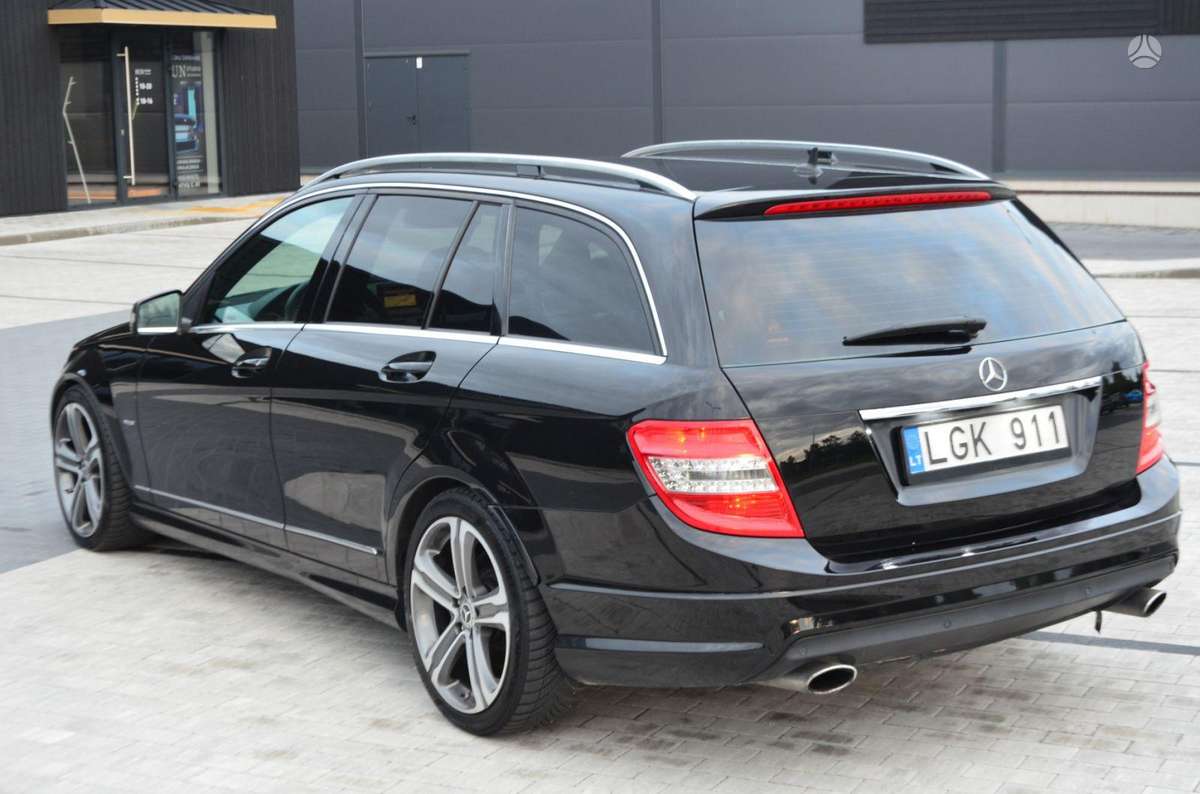 Mercedes-Benz C350 2009 — photo 16