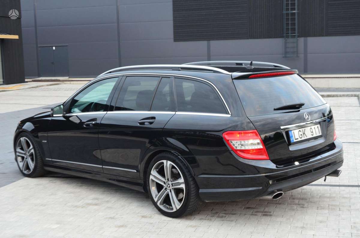 Mercedes-Benz C350 2009 — photo 17