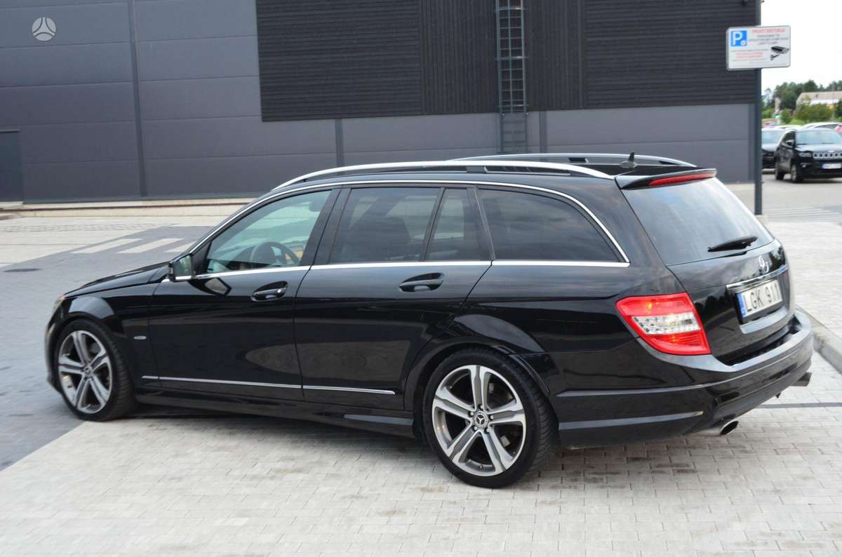 Mercedes-Benz C350 2009 — photo 18