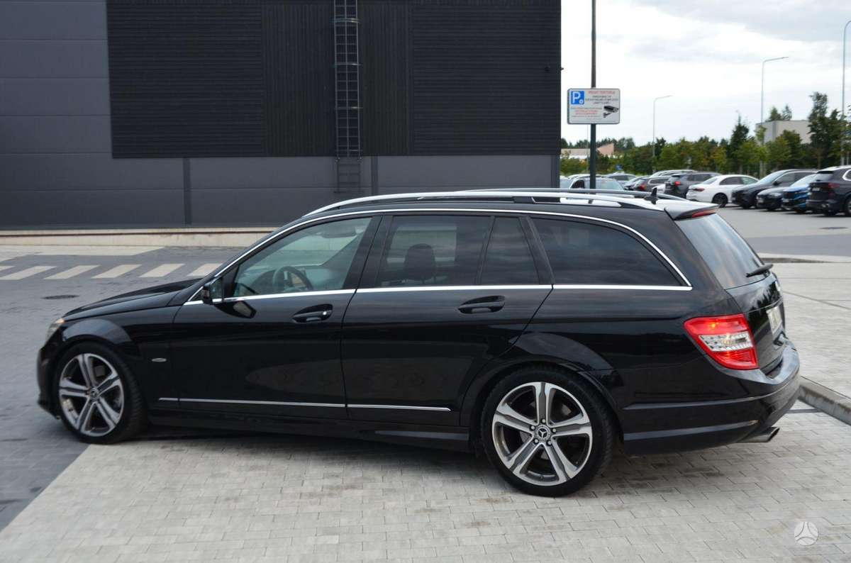 Mercedes-Benz C350 2009 — photo 19