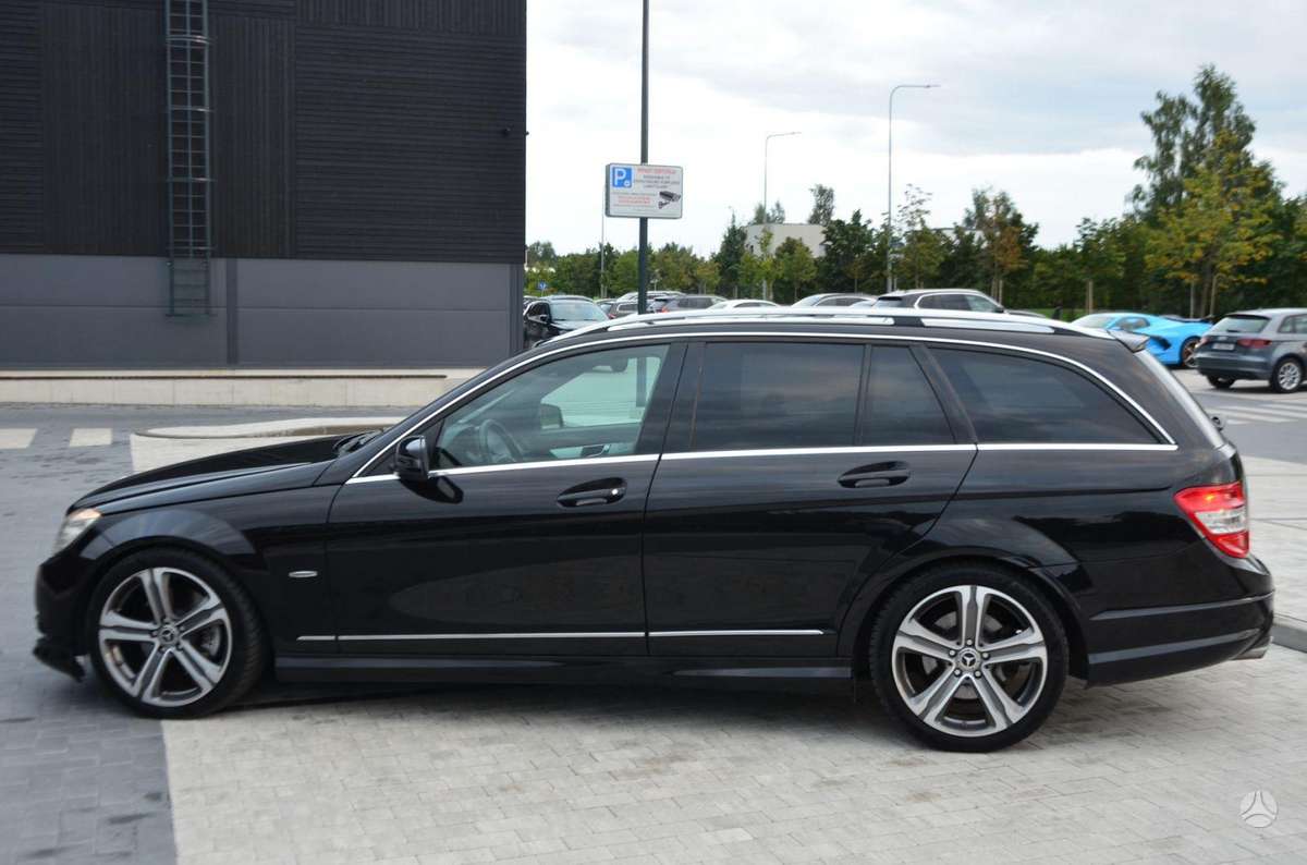 Mercedes-Benz C350 2009 — photo 20