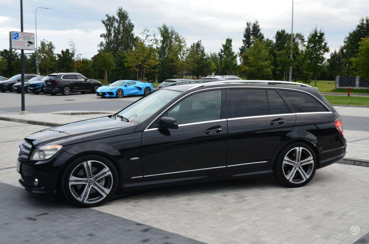 Mercedes-Benz C350 2009 — photo 21