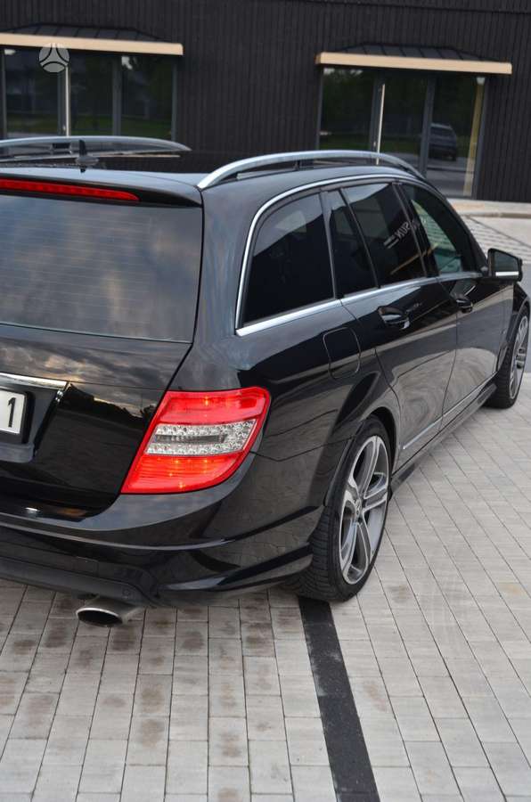 Mercedes-Benz C350 2009 — photo 22