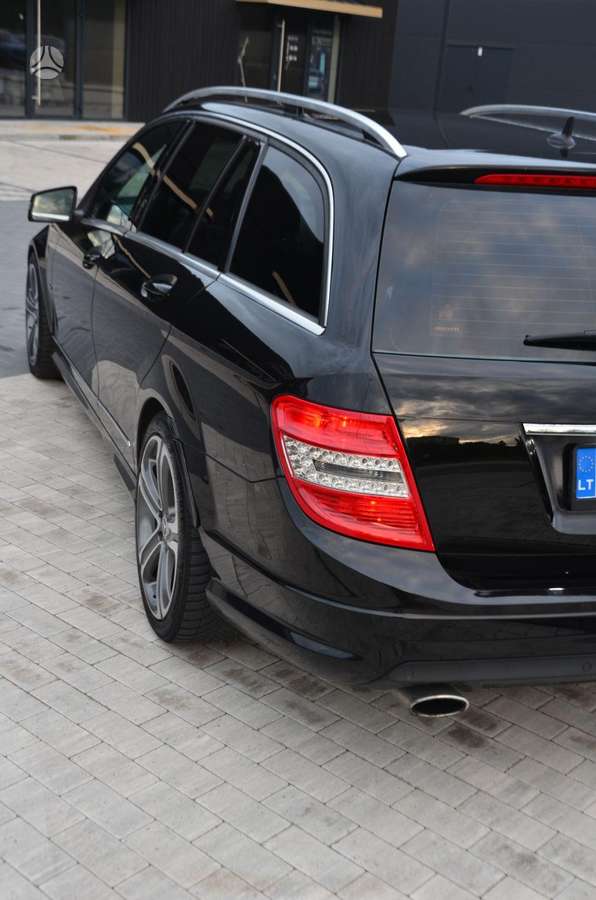 Mercedes-Benz C350 2009 — photo 23