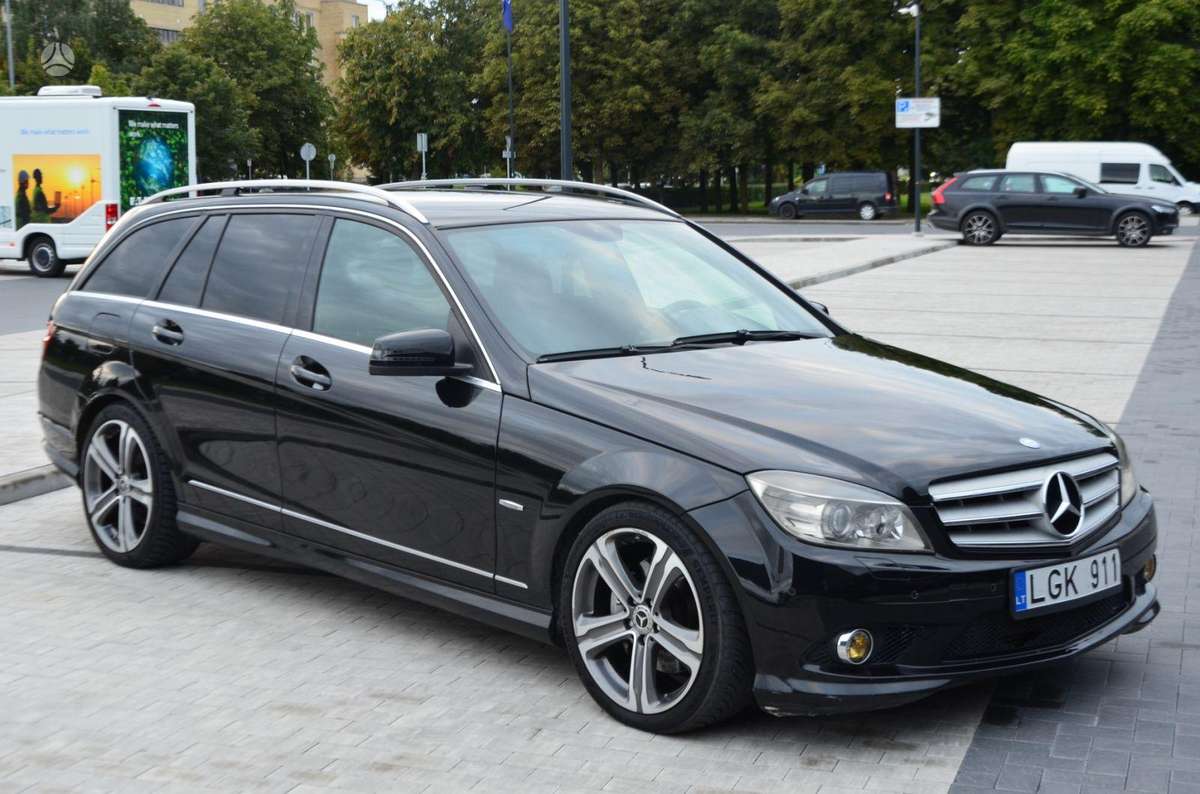 Mercedes-Benz C350 2009 — interior