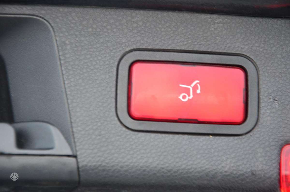 Mercedes-Benz C350 2009 — photo 33