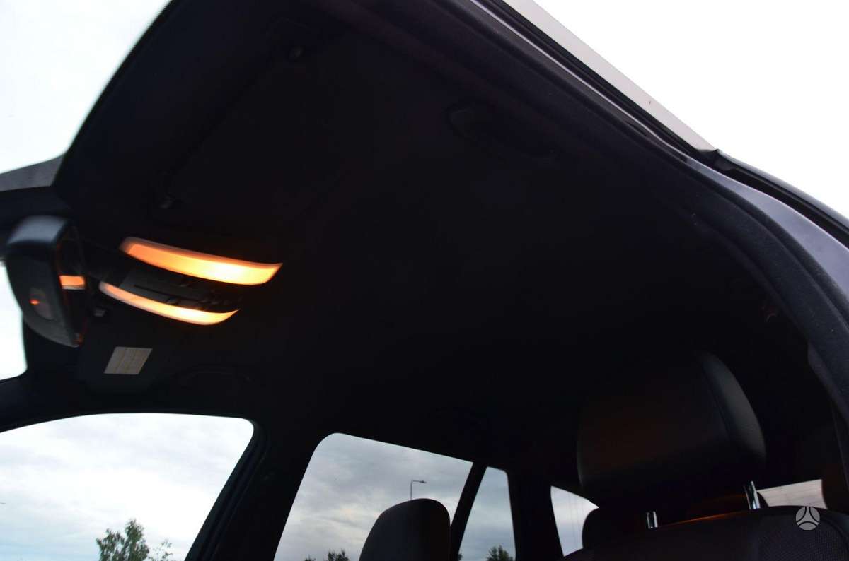 Mercedes-Benz C350 2009 — photo 37