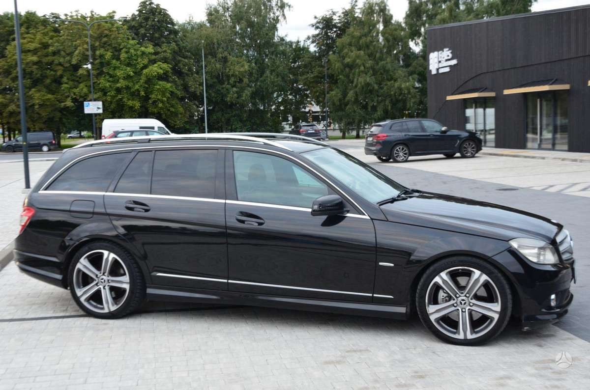 Mercedes-Benz C350 2009 — photo 9