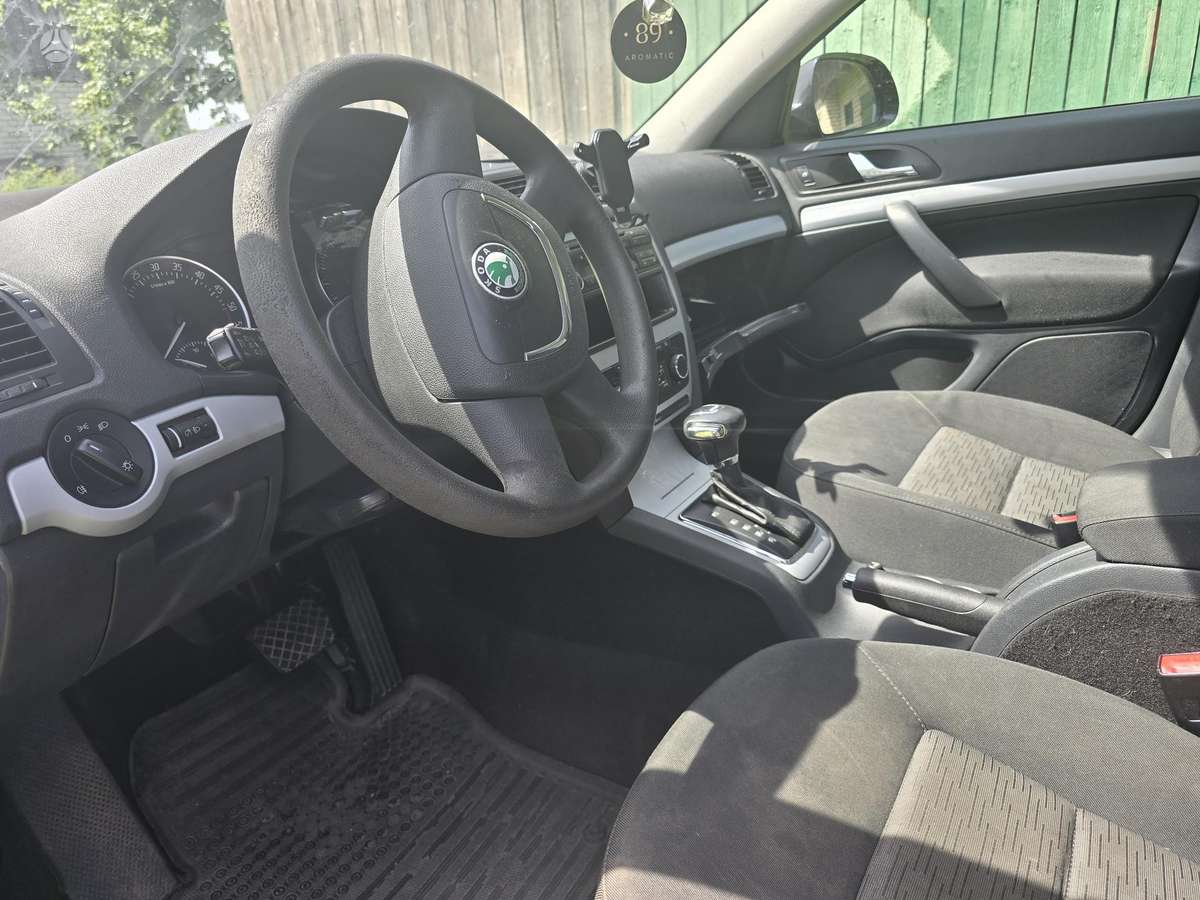 Skoda Octavia 2012 — interior