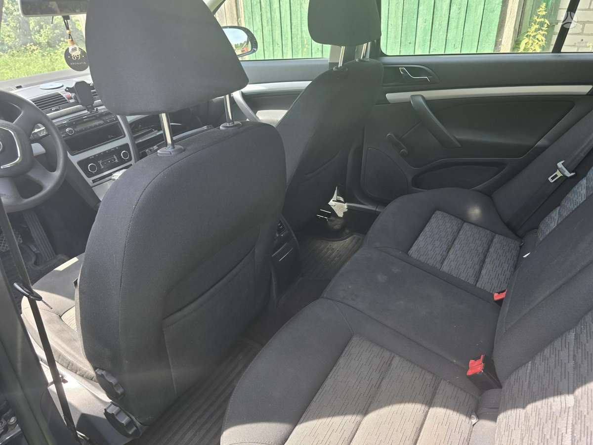Skoda Octavia 2012 — engine 1598 cm³, 105 HP (77kW)