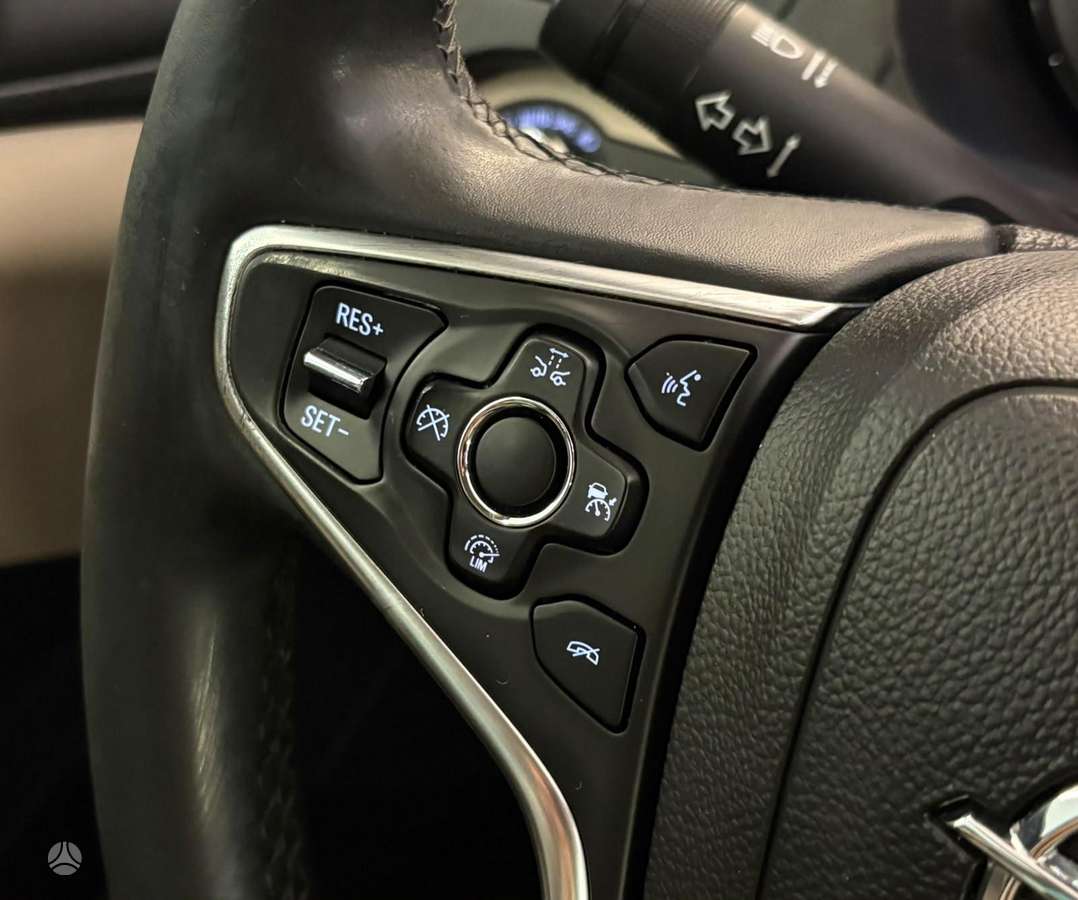Opel Insignia 2015 — photo 16