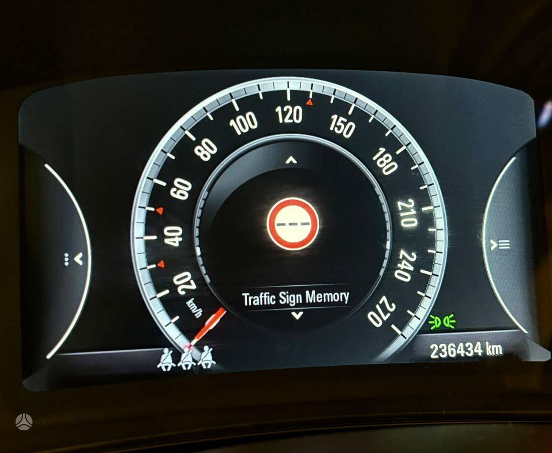Opel Insignia 2015 — photo 18