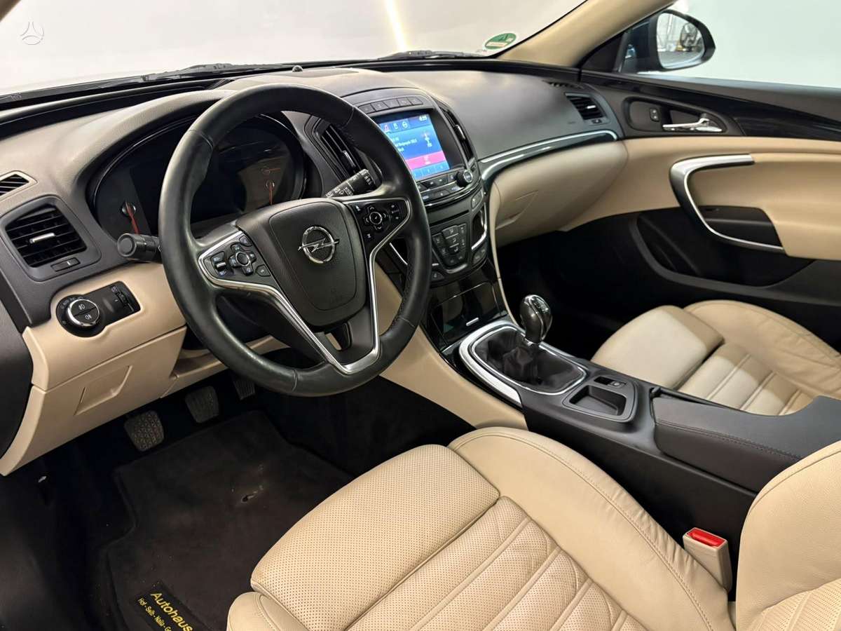 Opel Insignia 2015 — rear view