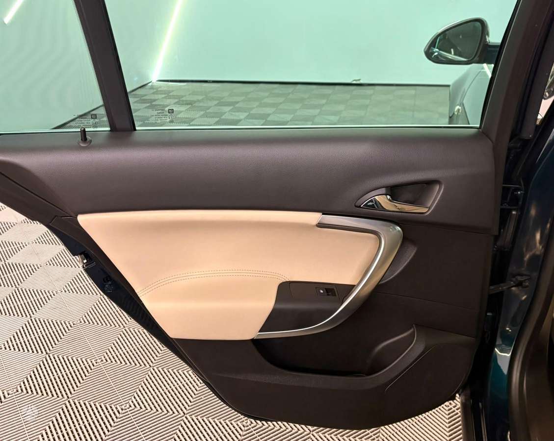 Opel Insignia 2015 — photo 28