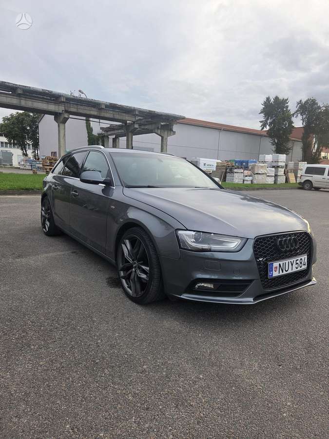 Audi A4 2013 — салон