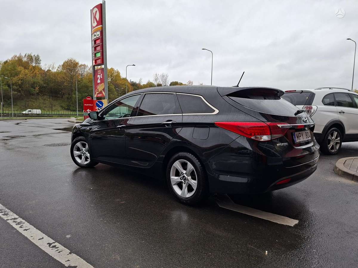 Hyundai i40 2013 — rear view