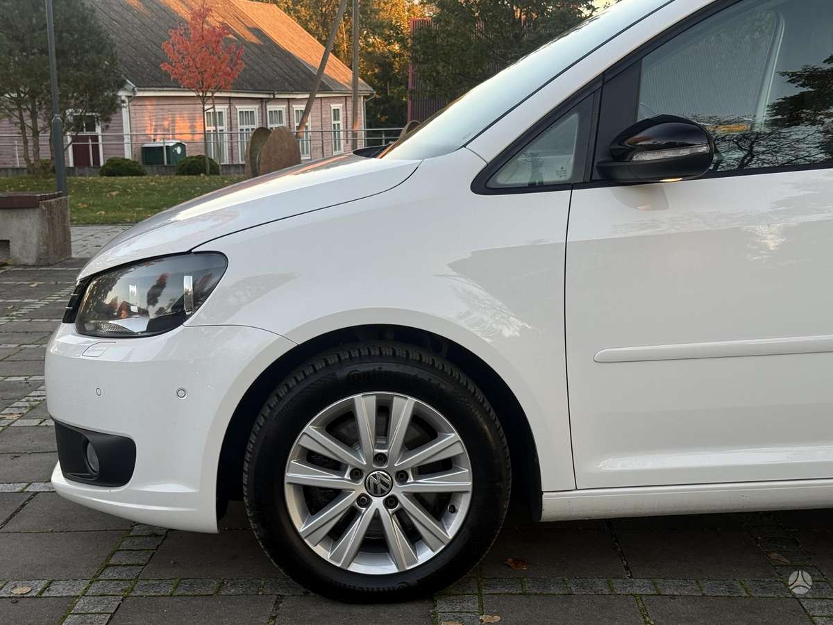 Volkswagen Touran 2014 — photo 11