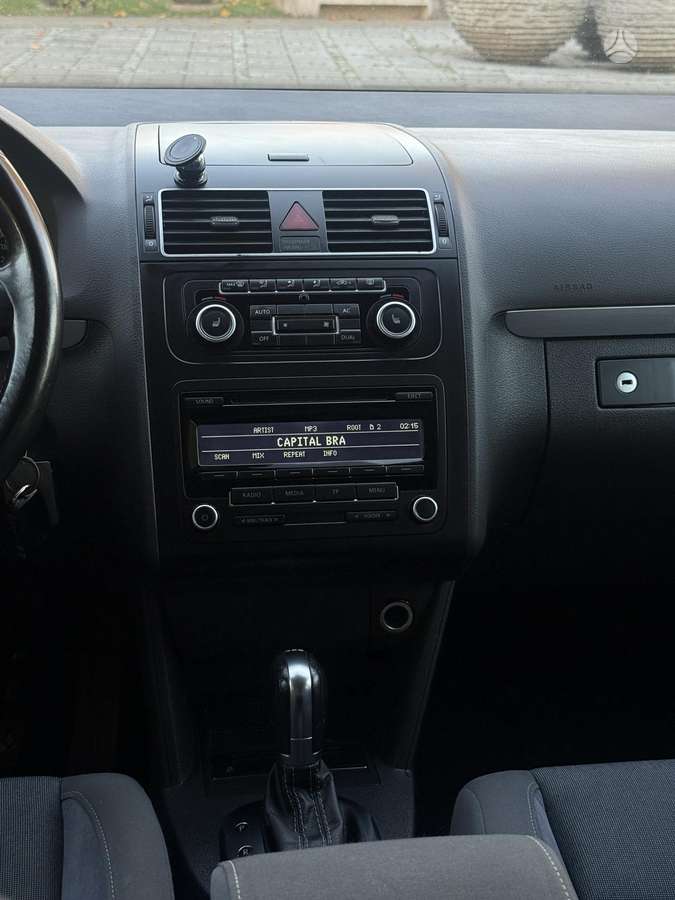 Volkswagen Touran 2014 — photo 21