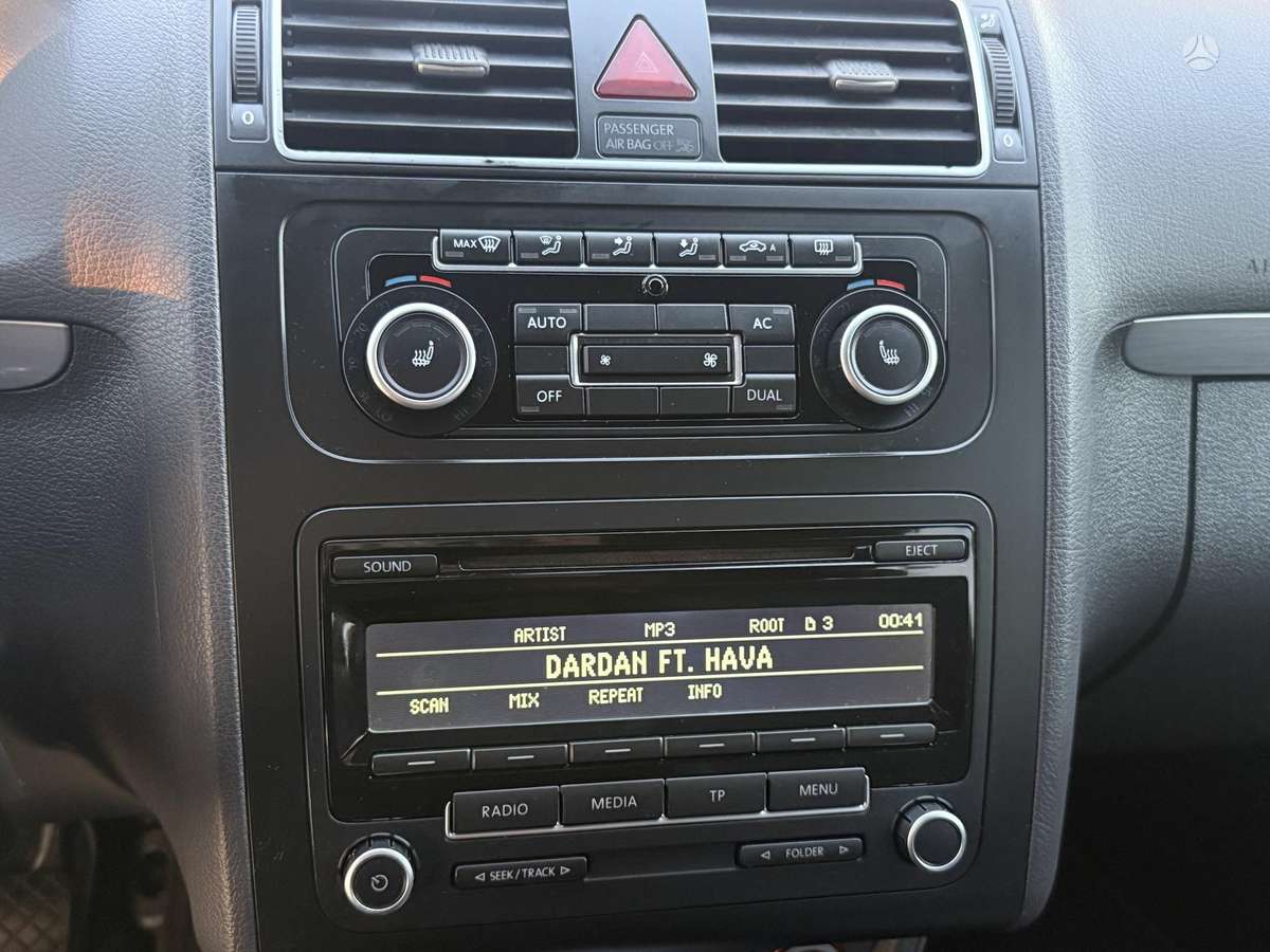 Volkswagen Touran 2014 — photo 24