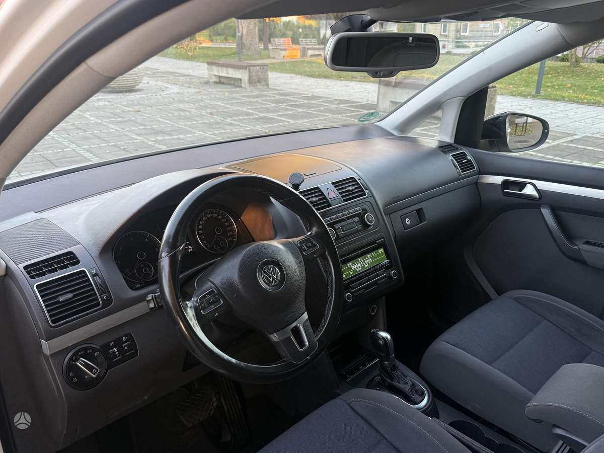 Volkswagen Touran 2014 — photo 25