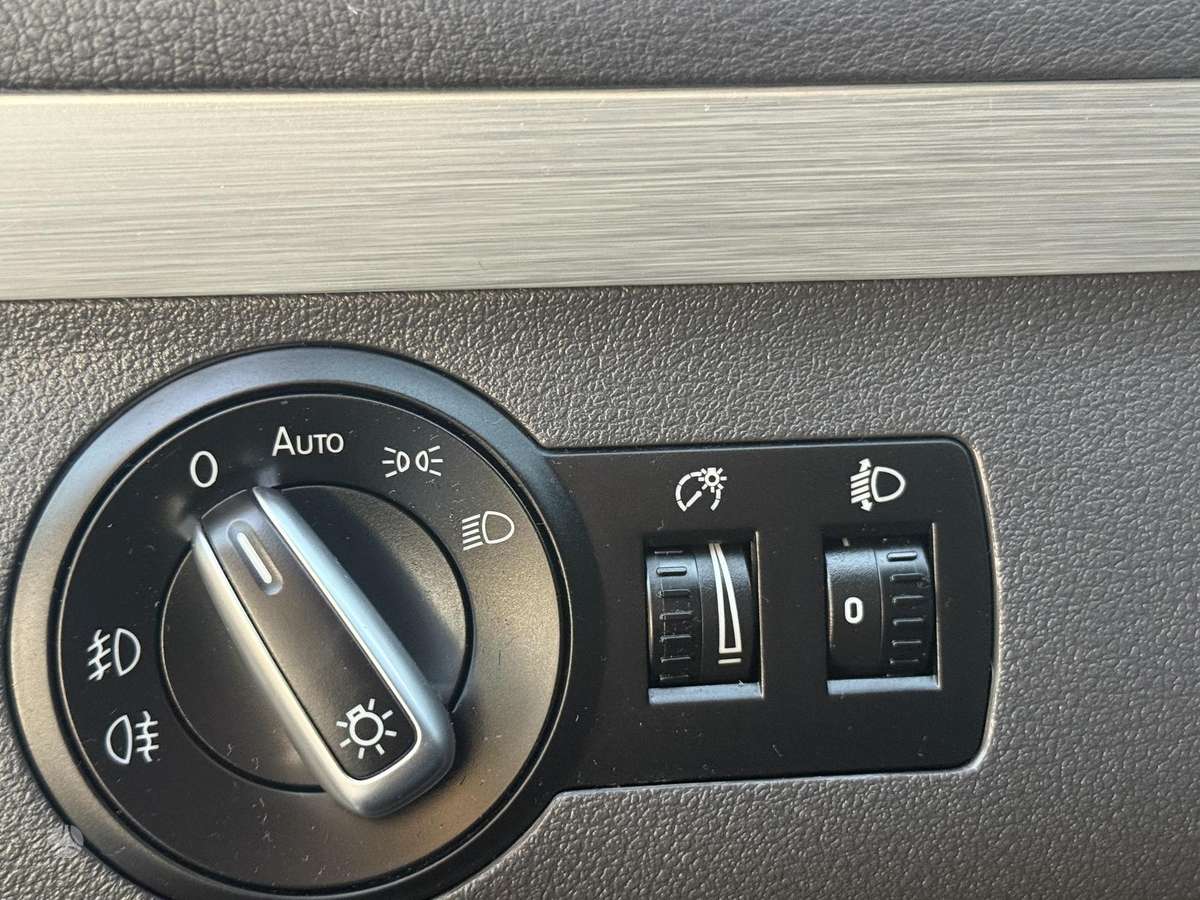 Volkswagen Touran 2014 — photo 26