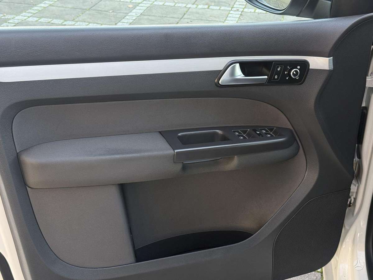 Volkswagen Touran 2014 — photo 28
