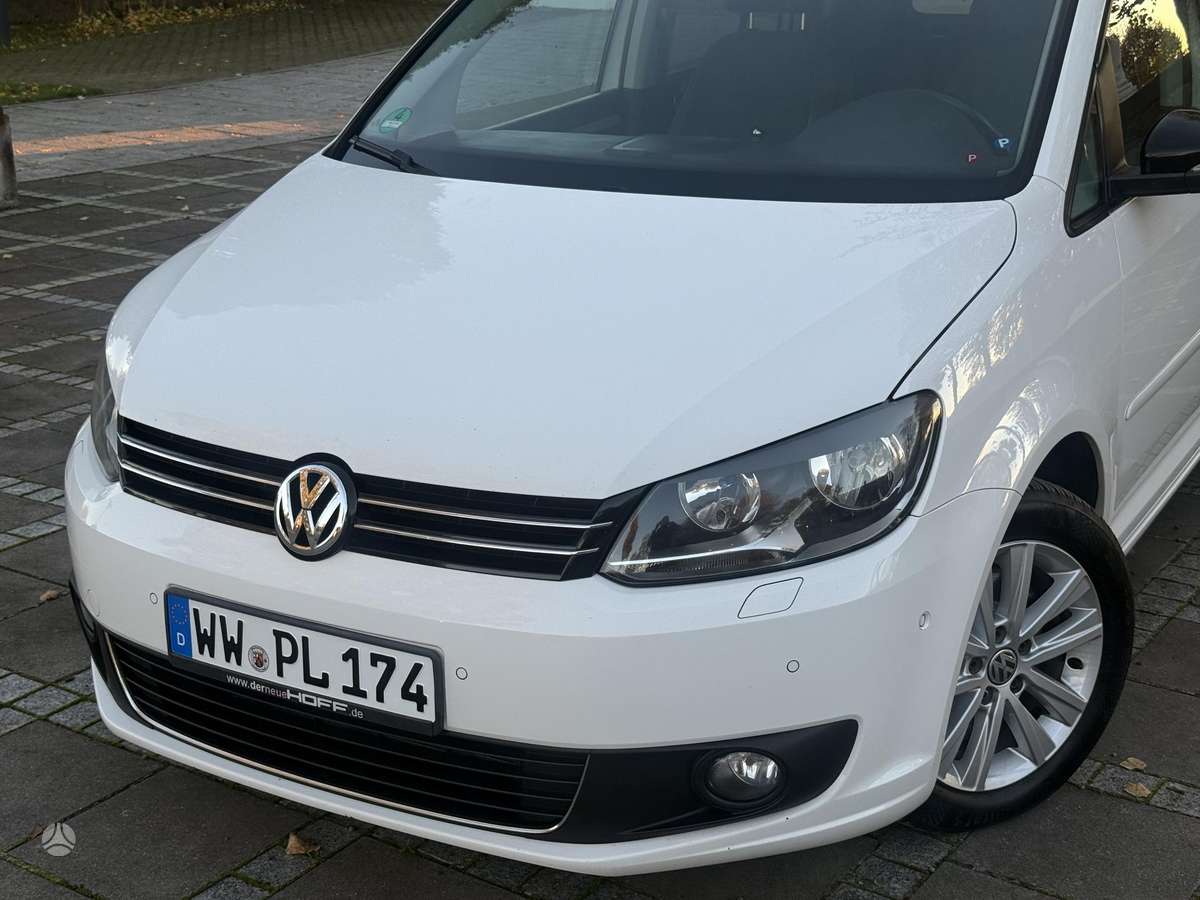 Volkswagen Touran 2014 — interior